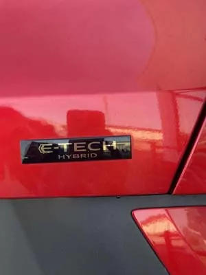 RENAULT ARKANA E-TECH FULL HYBRID 145-23 TECHNO – Image 18